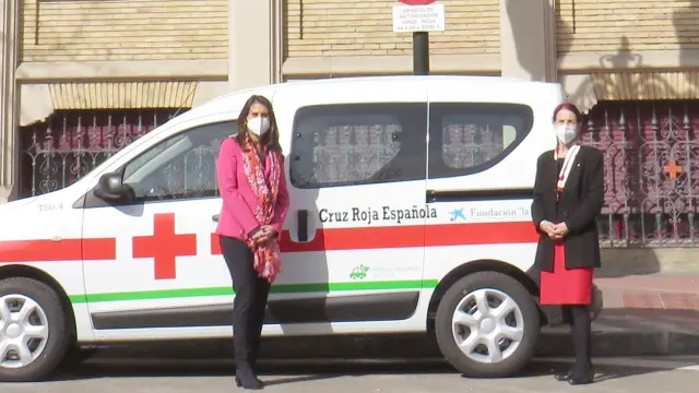 Nuevo vehículo polivalente equipado de Cruz Roja