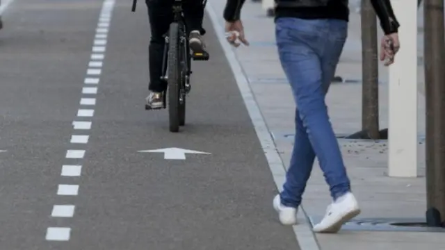 Huesca en Bici pide señalizar mejor los carriles para que no se crucen peatones.