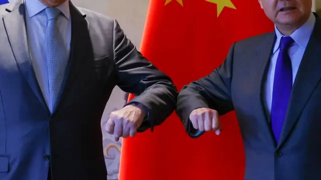 El ministro de Exteriores ruso, Sergei Lavrov, y el jefe de la diplomacia china, Wang Yi.