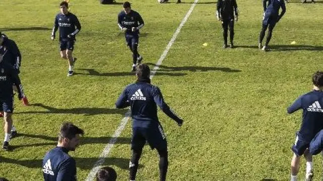 Los jugadores del Real Zaragoza, en un entrenamiento reciente.