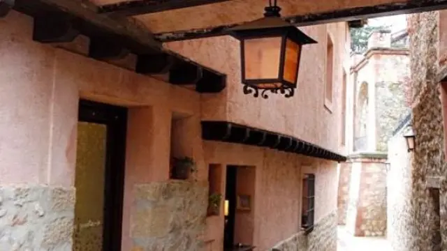 El restaurante La Taba está en la travesía de la Catedral de Albarracín.