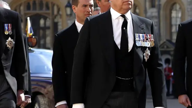 17 April 2021, United Kingdom, Windsor: Prince William (L), Duke of Cambridge, and Prince Harry (R), Duke of Sussex, arrive to St George's Chapel at Windsor Castle for the funeral of Prince Philip, the Duke of Edinburgh. In line with health regulations currently in place in England, only 30 guests will attend the funeral service, most of them members of the Royal Family. Photo: Alastair Grant/PA Wire/dpa..17/04/2021 ONLY FOR USE IN SPAIN[[[EP]]] 17 April 2021, United Kingdom, Windsor: Prince William (L), Duke of Cambridge, and Prince Harry (R), Duke of Sussex, arrive to St George's Chapel at Windsor Castle for the funeral of Prince Philip, the Duke of Edinburgh. In line with health regulations cu