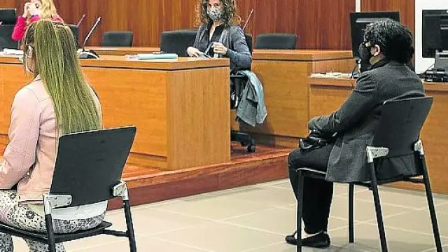 Las acusadas, durante el juicio celebrado este martes en la Audiencia de Zaragoza.