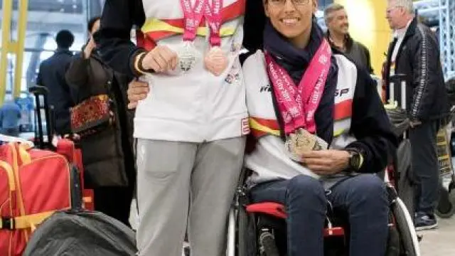 María Delgado y Teresa Perales, tras regresar de una competición