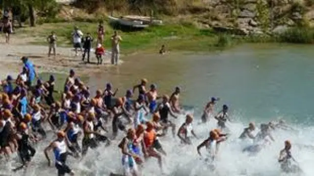 En la Estanca de Alcañiz se puede nadar diez meses al año en aguas abiertas.
