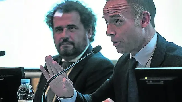 Christian Lapetra, presidente del Real Zaragoza, junto a Mariano Aured, director financiero