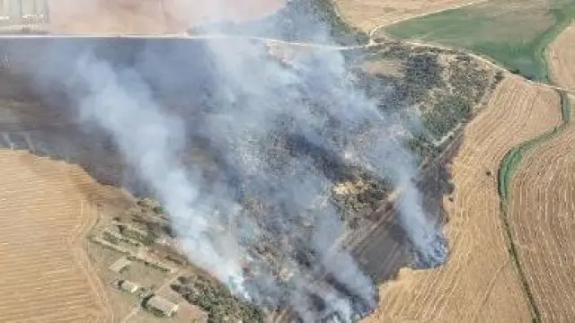 Imagen aérea del incendio en Valdabra, que ha quemado entre 35 y 40 hectáreas.