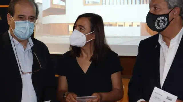 Pedro Navarro, Cristina Palacín y Mariano Pemán, en la presentación de los folletos