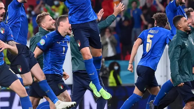 Los jugadores de Italia celebran su pase a la final de la Eurocopa
