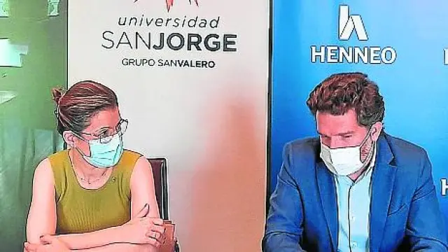 César Romero, Berta Sáez, Íñigo de Yarza y Sergio López, tras firmar el acuerdo