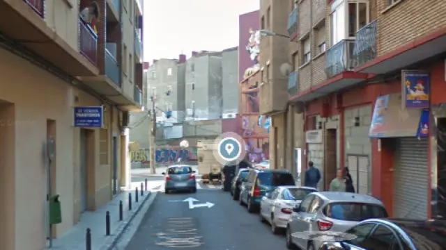 Una imagen de la calle de las Navas de Tolosa, en Delicias, donde un hombre ha amenazado de muerte a su pareja en el domicilio.