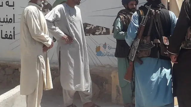 Talibanes en Herat, tras hacerse con el control de la ciudad.