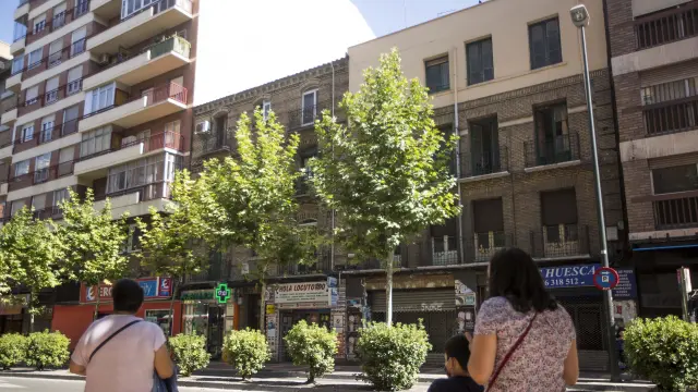 Tanto el número 139 (derecha) como el 137 (izquierda) de la avenida de Madrid son edificios de tres alturas construidos en 1936.