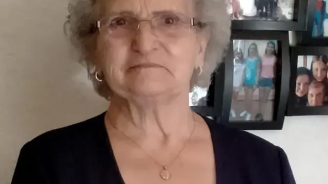 Manolita Serrano, de 86 años, ha trabajado toda su vida en la fruta.