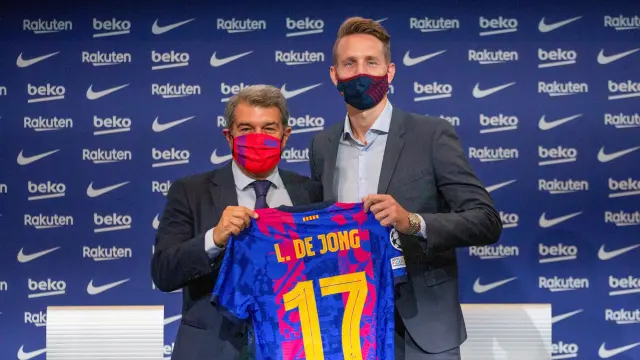 El FC Barcelona presenta a Luuk de Jong como nuevo jugador azulgrana