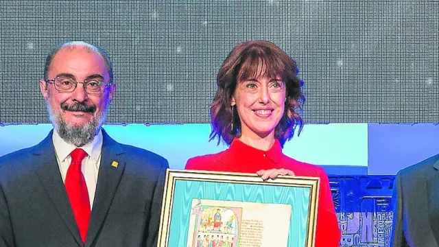 Vallejo recibió el premio de manos de Javier Lambán y Fernando de Yarza Mompeón