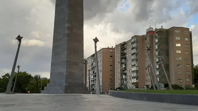Estado en que se encuentra el pavimento del entorno del obelisco de la plaza de Europa.