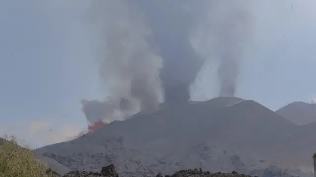 Fotografía de la colada sur de la lava tras la erupción del volcán Cumbre Vieja en La Palma