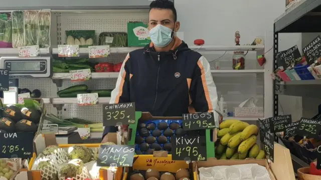 Jamal Kajuai, en el puesto que abrió hace unos meses en el Mercado Altabás.