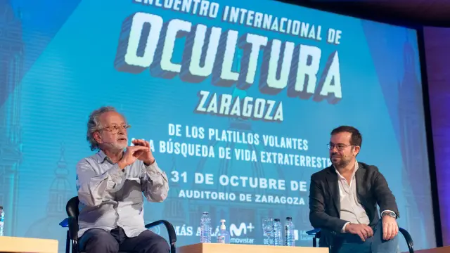 Fernando Colomo y Javier Sierra, este sábado, en la charla de Ocultura, en Zaragoza.