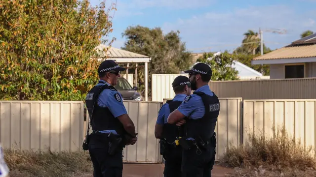 Policías en el lugar donde se ha encontrado a la pequeña de cuatro años. AUSTRALIA MISSING GIRL FOUND