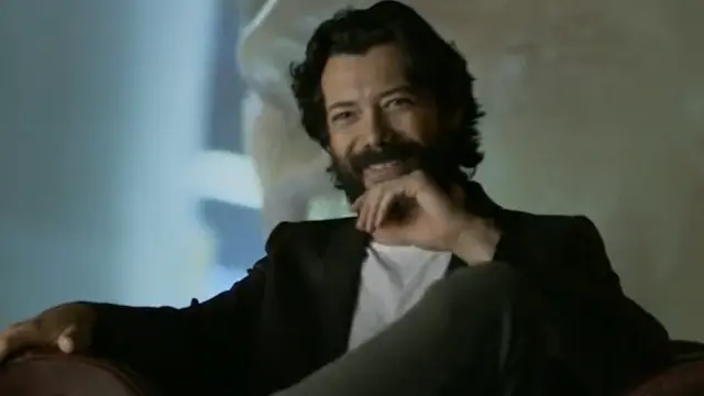 Álvaro Morte, 'El profesor', en la campaña de publicidad de la última temporada de 'La casa de papel'.