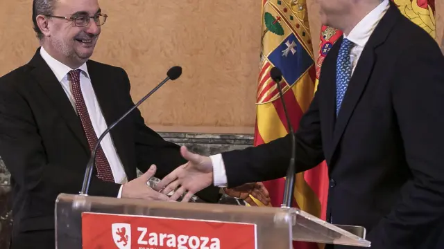 Javier Lambán (i) y Jorge Azcón, durante la primera reunión del Consejo Bilateral de Capitalidad, en marzo de 2020.