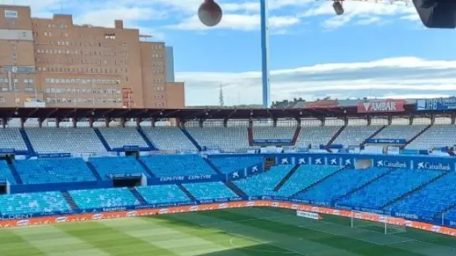 Estadio de La Romareda, hora y media antes del partido Real Zaragoza-Eibar de este lunes.