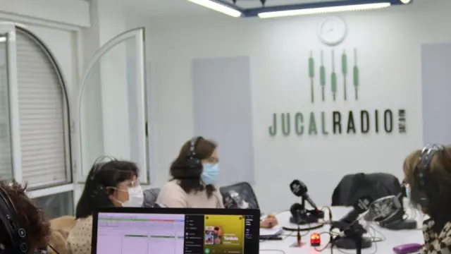 Ana, Beatriz, Carmen y Alberto durante la emisión del programa 'La Tardada'.
