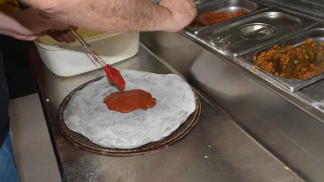 La masa negra de las pizzas se consigue con tinta de calamar.
