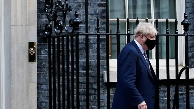 Boris Johnson, saliendo de Downing Street.