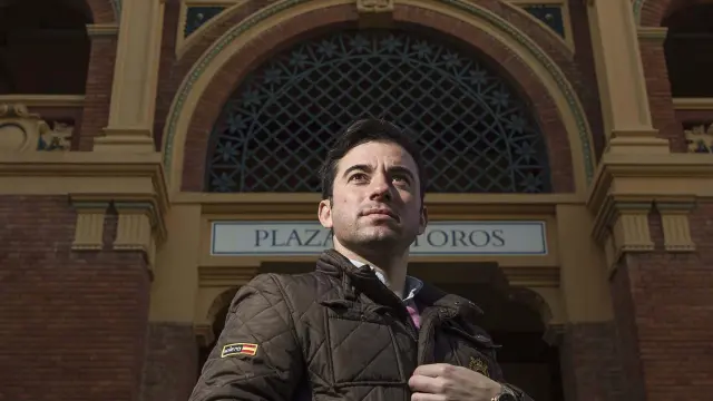 Imanol Sánchez, en la puerta del coso de La Misericordia de Zaragoza.