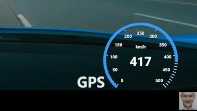 Imagen del vídeo que colgó el millonario checo del Bugatti alcanzando los 417 km/h