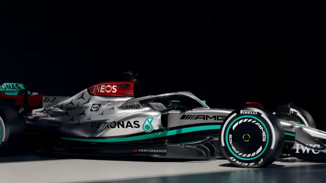 Mercedes presenta el W13.