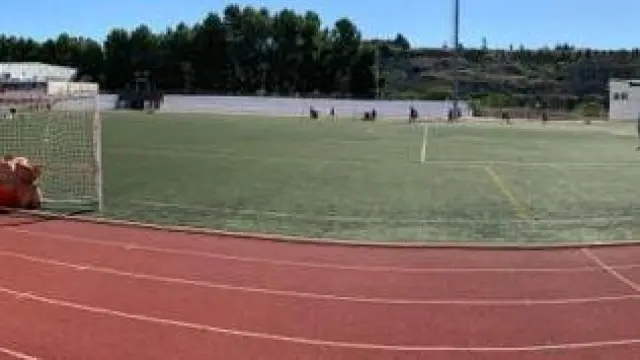 Obras en el campo de fútbol de Alcañiz para este próximo verano