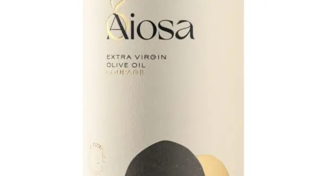 El Aceite Aiosa se comercializa en una bonita botella.