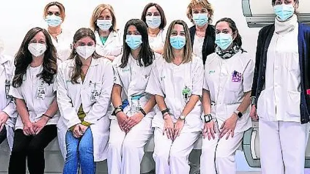Parte del equipo que trabaja en el Hospital Miguel Servet de Zaragoza.