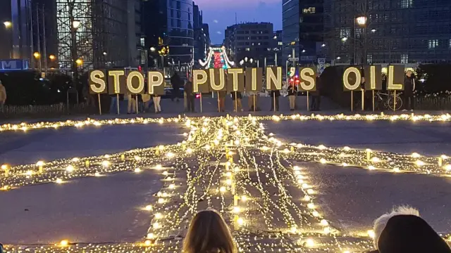 Activistas y refugiados ucranianos piden en Bruselas cortar el petróleo ruso