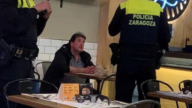 Antonio Miguel Grimal Marco, al ser detenido este domingo en la hamburguesería Goiko de la calle San Miguel de Zaragoza por negarse a pagar