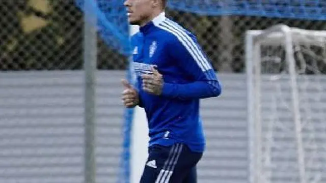 Narváez, en carrera en el campo de entrenamientos del Real Zaragoza.