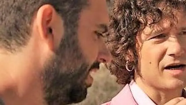 Alexis Morante conversa con Bunburyh durante la filmación del videoclip 'Llévame', en 2012. El tema es del disco 'Licenciado Cantinas'.