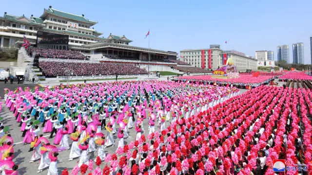 Corea del Norte conmemora el 110 aniversario de su fundador con un multitudinario desfile civil en Pyongyang NORTH KOREA GOVERNMENT