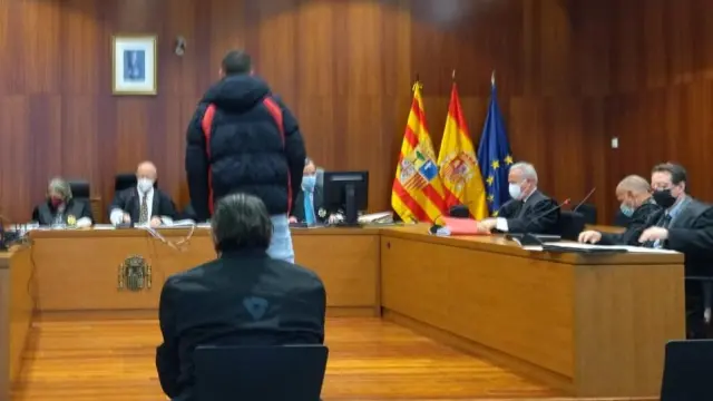 Los dos acusados, durante el juicio celebrado este lunes en la Audiencia de Zaragoza.