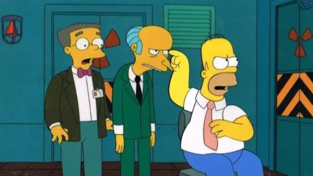 El pelota de Smithers, el señor Burns y Homer Simpson.