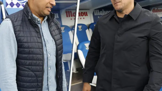 Xisco Muñoz se saluda con Nafti, entrenador del Leganés.