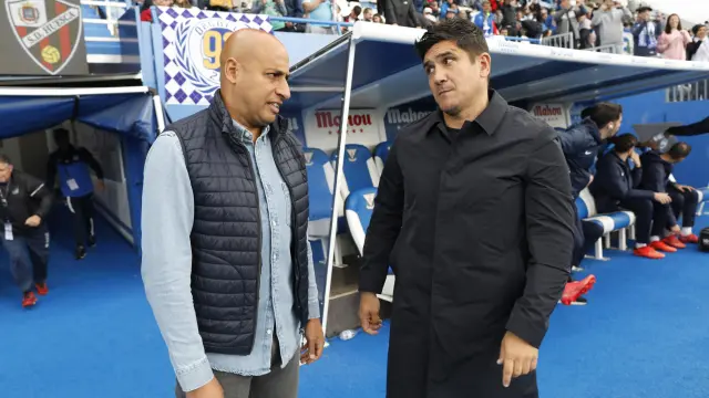 Xisco Muñoz se saluda con Nafti, entrenador del Leganés.