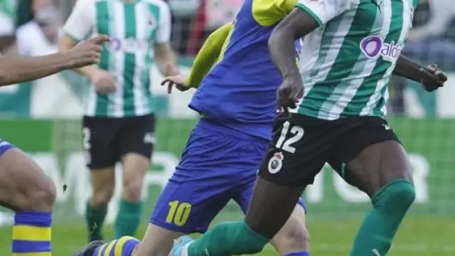 Soko, durante un partido con el Racing de Santander.