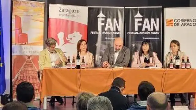 Acto de presentación en el museo Pablo Gargallo: Juan Bolea, Sara Fernández, Víctor Lucea, Gloria Muñoz y Jana Catalán.