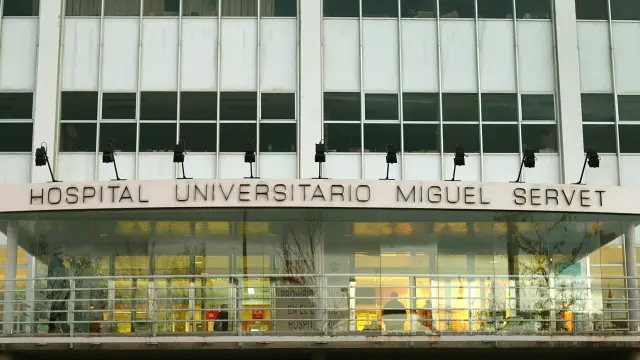 Entrada al hospital Miguel Servet de Zaragoza.