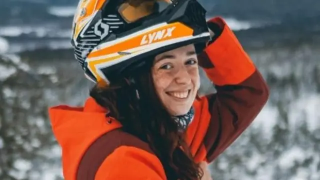 Yolanda Olivera trabaja de guía turística, en expediciones de motos de nieve, trineo de huskies y auroras boreales, en Rovaniemi Laponia.